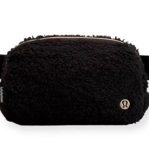 Everywhere belt bag fleece gold and black Lululemon  brand new tags attached
